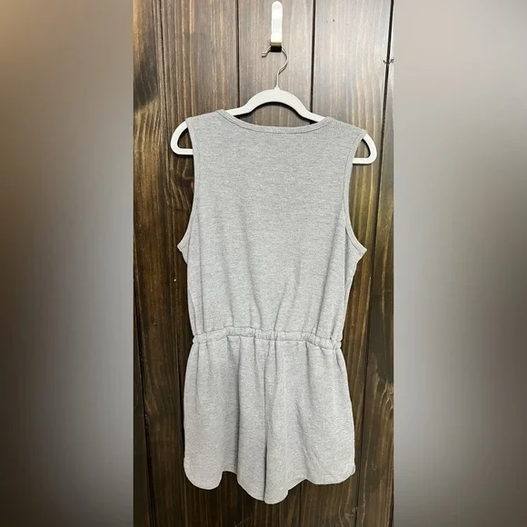 Gray Sleeveless Romper - Picture 3 of 8